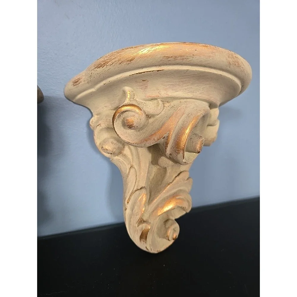 Italian Rococo Style Carved Giltwood Wall Bracket Wall Corbel Wall Shelf Pair